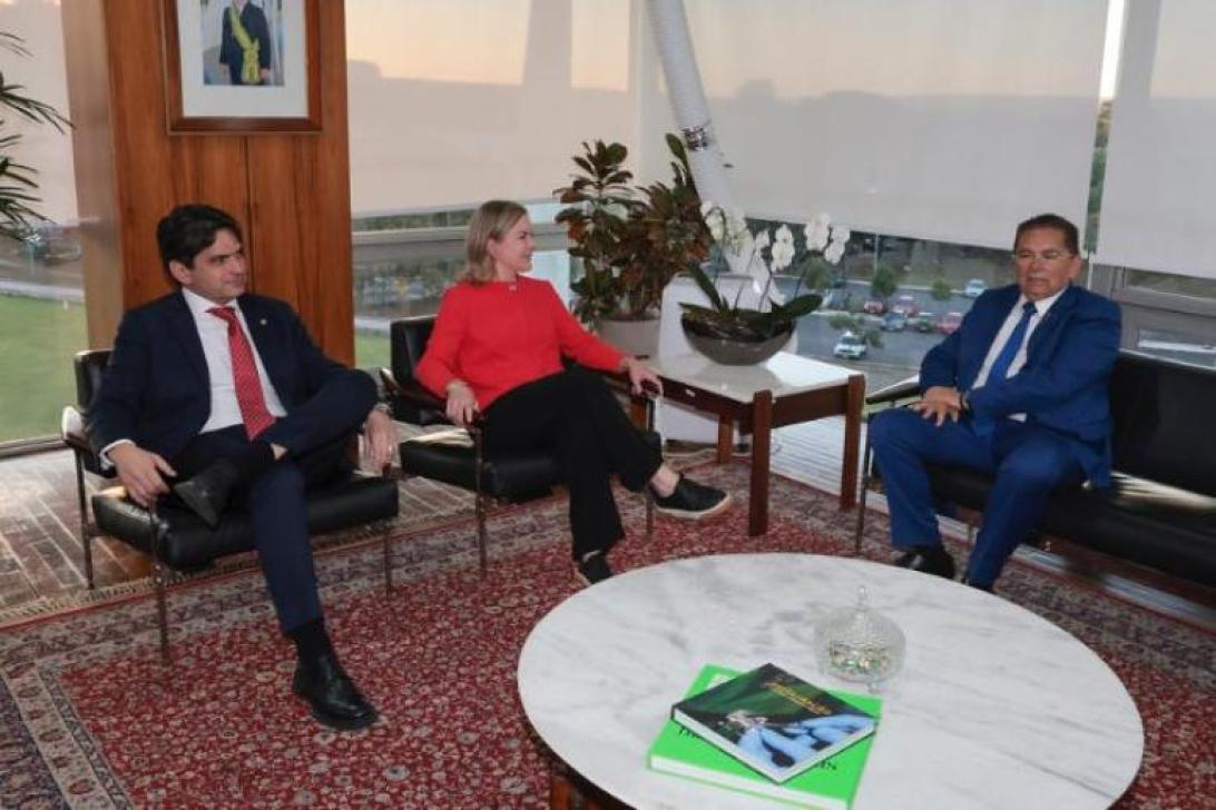 Adriano Galdino discute ações do Governo Federal na Paraíba em reunião com a ministra Gleisi Hoffmann