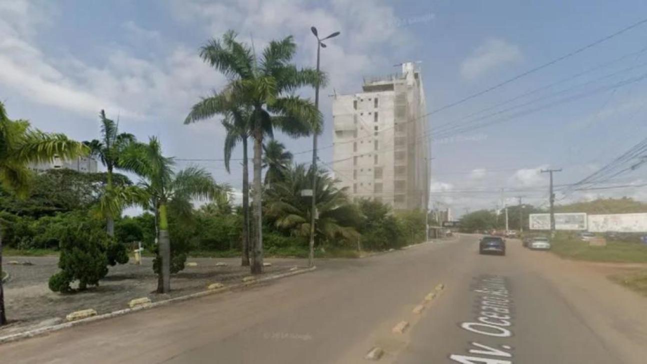 Prédios foram construídos acima da altura permitida (Foto: Google Street View)