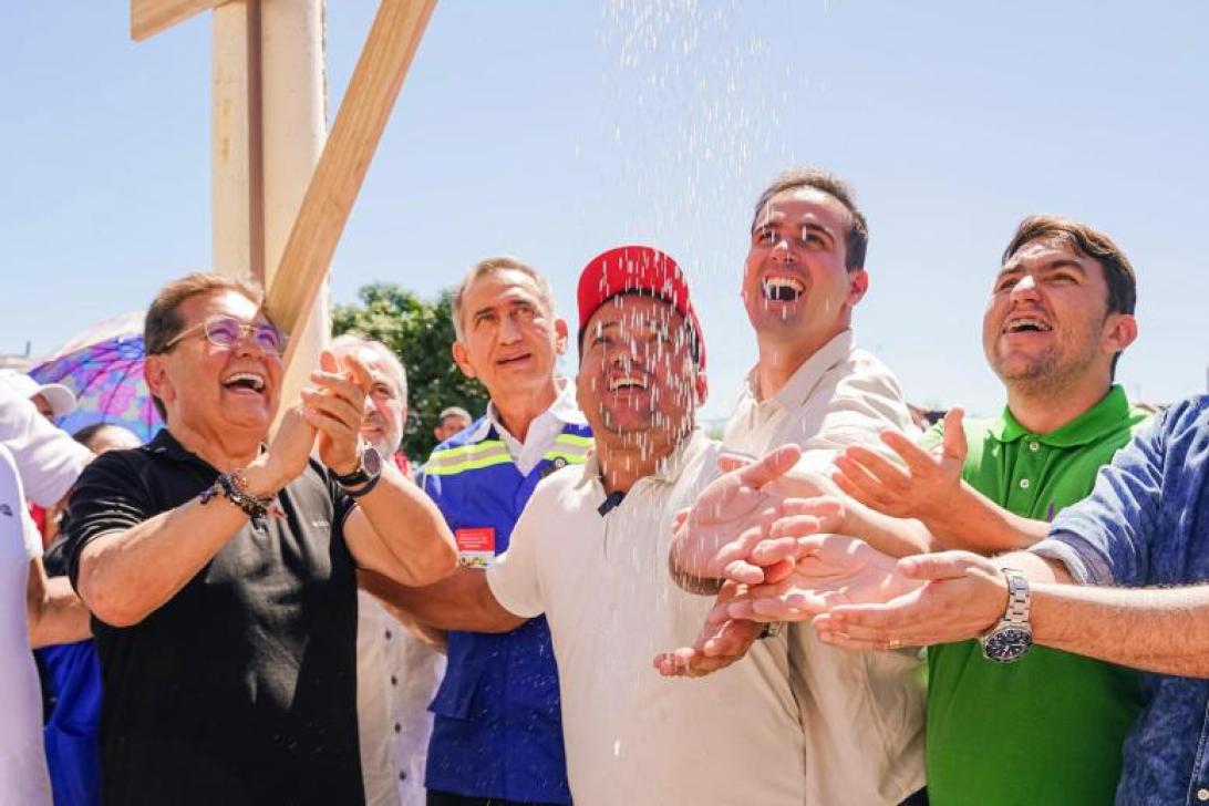 Lucas Ribeiro participa da inauguração do Ramal de Desterro e celebra chegada da água no Sertão do Pajeú