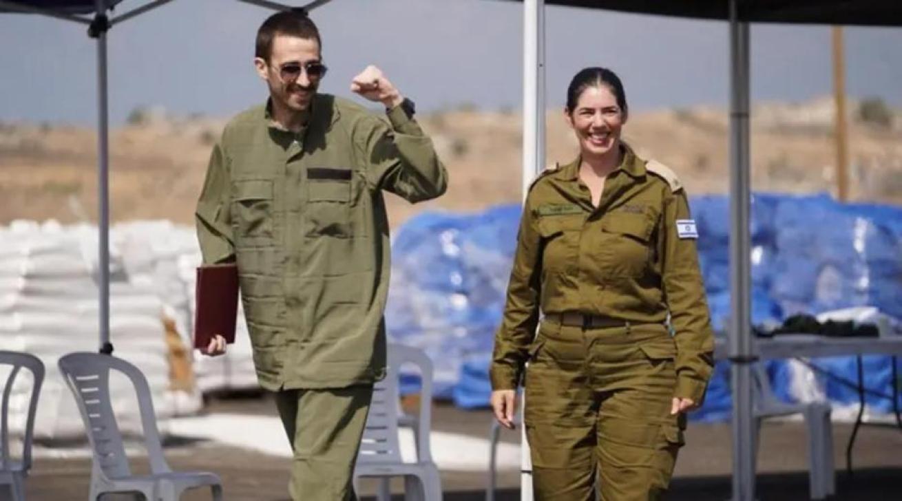 Israelense Avinatan Or sendo escoltado. - Foto: Israel Defense Forces