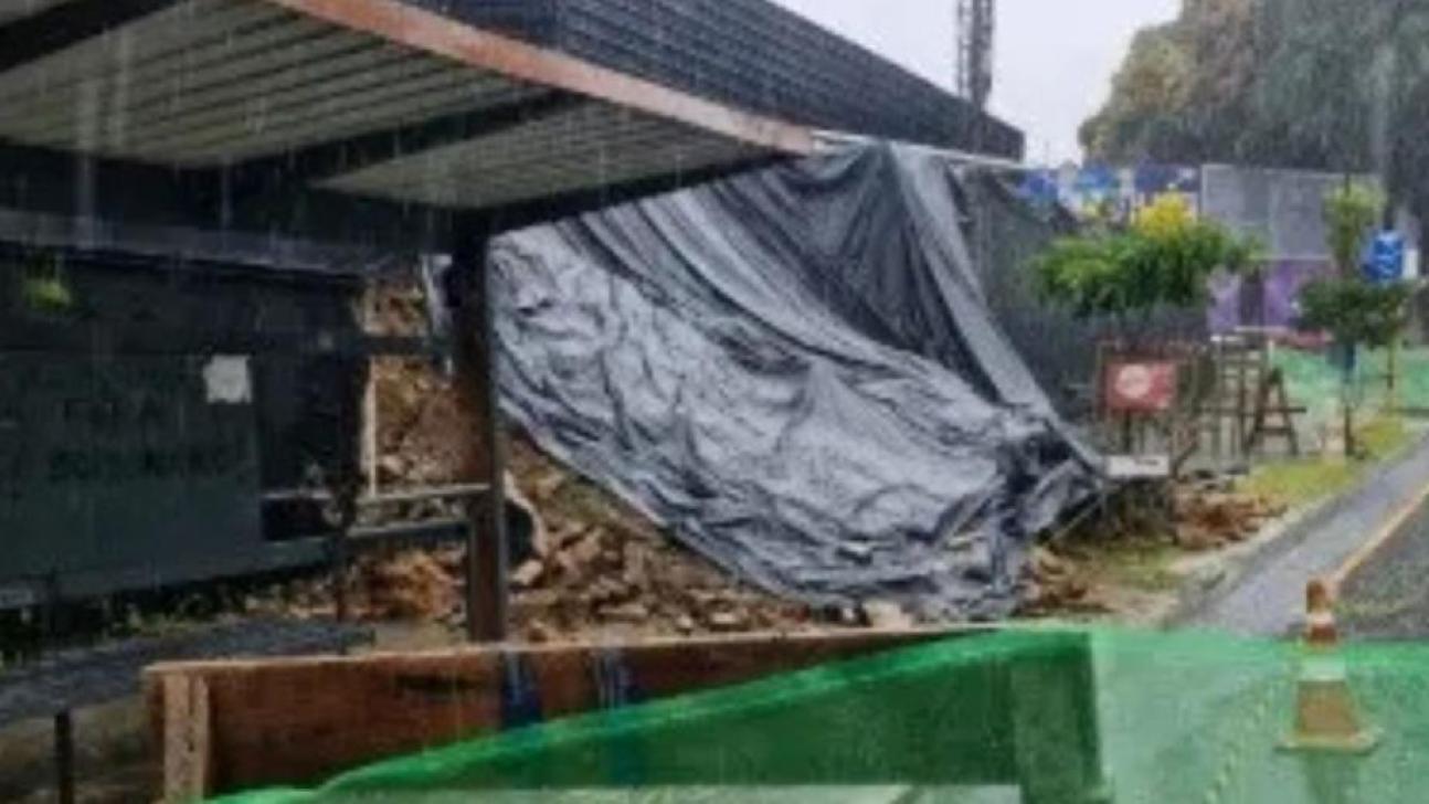 Muro foi afetado pelas chuvas (Foto: reprodução)