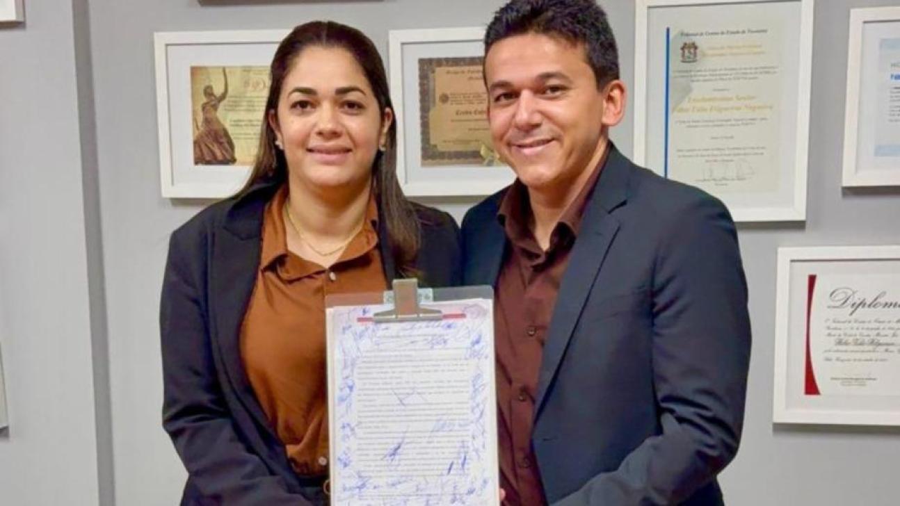 Jackson Alvino e secretaria assinam Pacto pela Primeira Infância