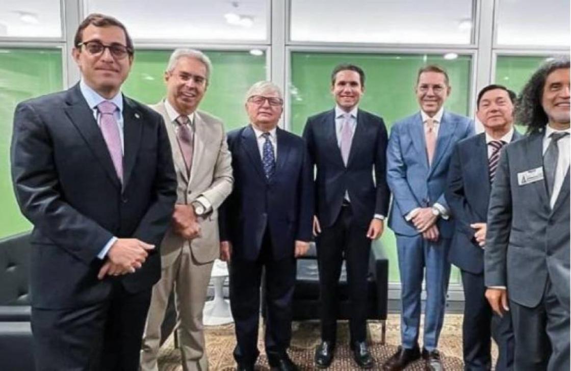 Deputado Gervásio Maia ao lado de líderes do Judiciário.